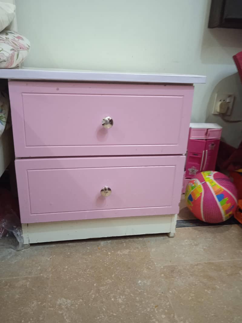 good condition bed set 3