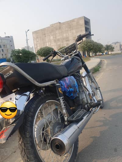 1,10000 Honda 125cg 2015 model. . . 03072245658 contact me. . .