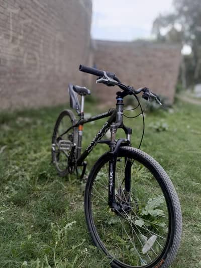 “Mountain Bike for Sale – Good Condition, Smooth Ride”