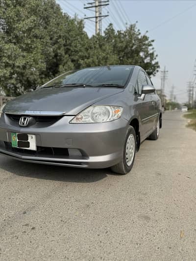 Honda City 2005 model Total geniune paint just 1-2 pieces paint