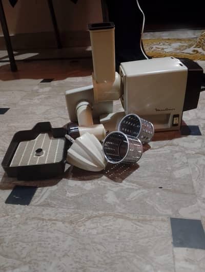 Meat mincer, juice extractor,slicer,crusher set