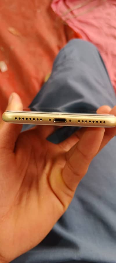 I phone 7 plus 128gb koi masla nahi all ok ha bs battery Chang  hui ha