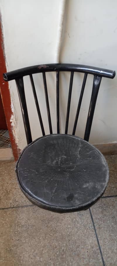 2 chairs and 3 stools are urgent sale