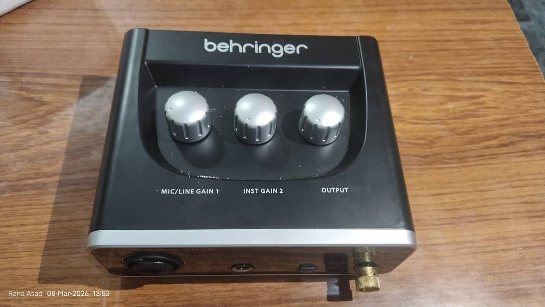 Behringer 3