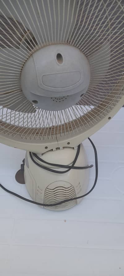 Charging table fan