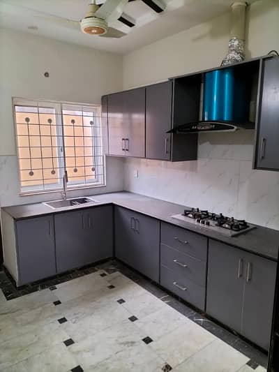 5 MARLA UPPER PORTION LIKE NEW