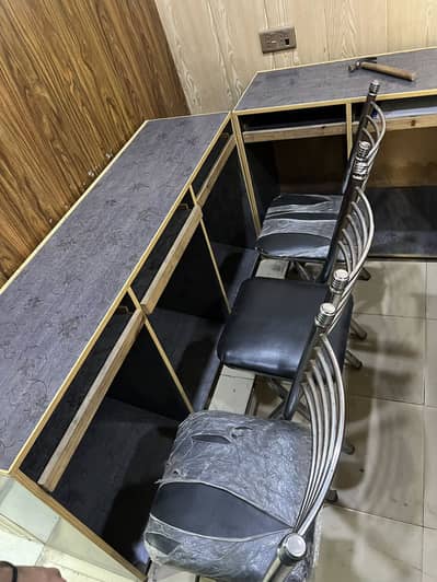 Complete office setup 3 table(5ft*1.6) 2 table(3ft*1.5) 10 fold chair