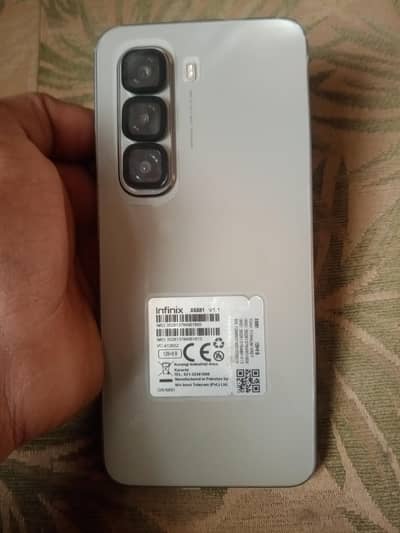 I m selling mobile in urgent sell ,cash need