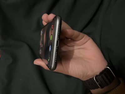 iphone 11 64 gb. battery health 72 display message