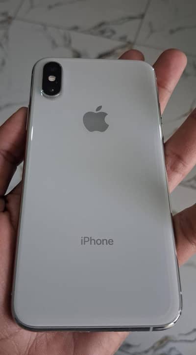 I phone xs 256 gb 10 / 10 condition  White colour