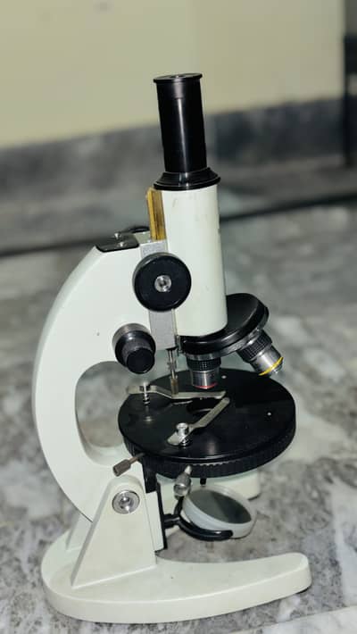 Monocular microscope