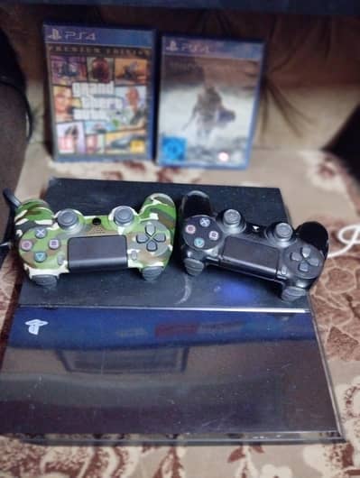 PLAYSTATION 4 PS4 03312343013 BRAND NEW CONDITION 2 GAMES 2 CONTROLERS