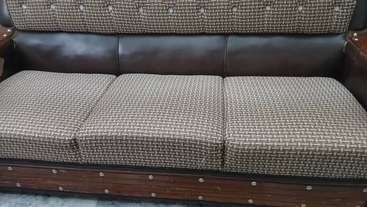 6 Seater Sofa in Usee and good Quality