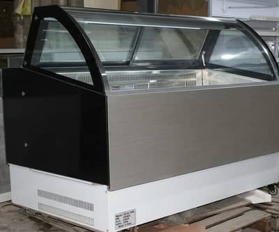 Commercial Curved Glass Display Chiller – Excellent Condition