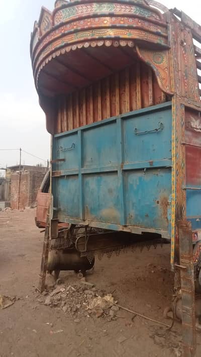 3500 mazda body 17 fot sell