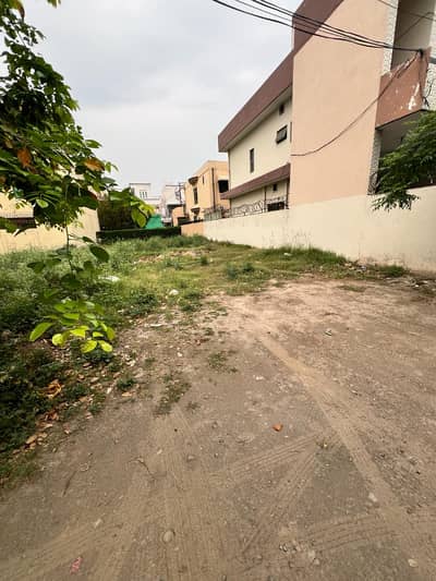 10 Marla Best Builder Location Near Park Mosque Market Plot For Sale