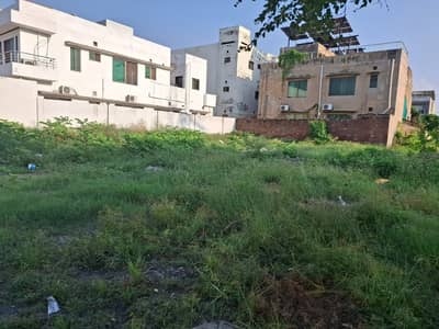 1 Kanal 40 Feet best location For Built Home near park mosque and main road Plot For Sale