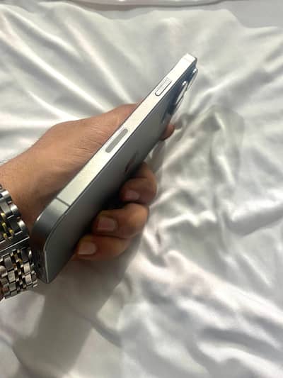 I phone 13 pro max JV 356 GB 97 battery healt good condition