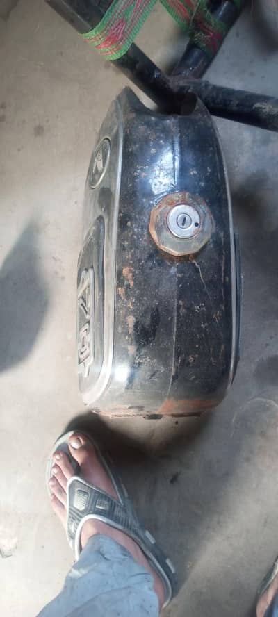 CD 70 bike 1971 modil  k ful Tank hai