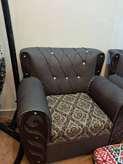 All sofa set includes 1 3 seater one 2 seater and one 1 seater