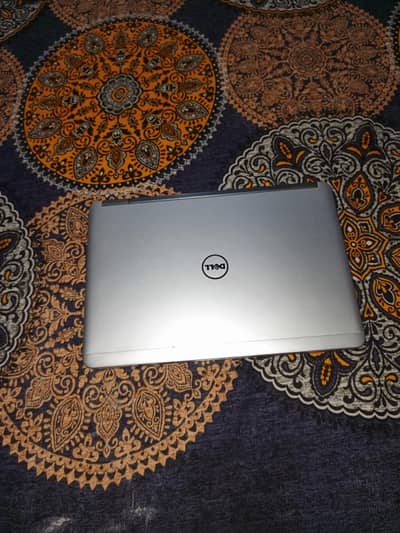 Dell Latitude e7240 Core i7 4th generation laptop 8gb RAM 128gb SSD