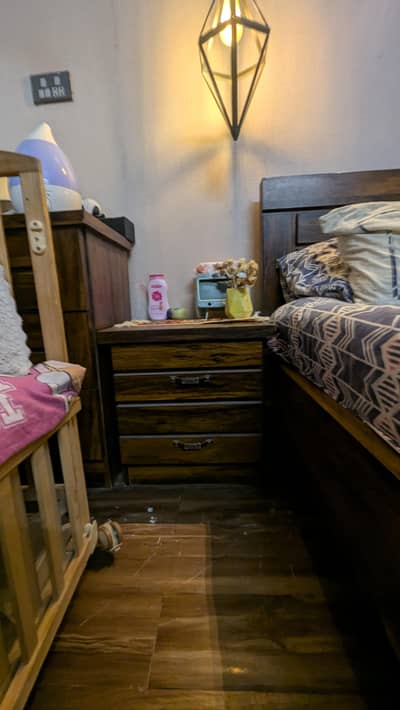 Queen size bed with dresser