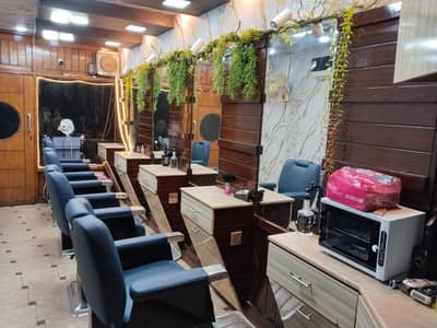 11 years Old Running Men's Salon for sale With Hydra facial Machine