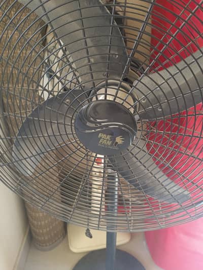 Pak Fan Pedestal fan in black