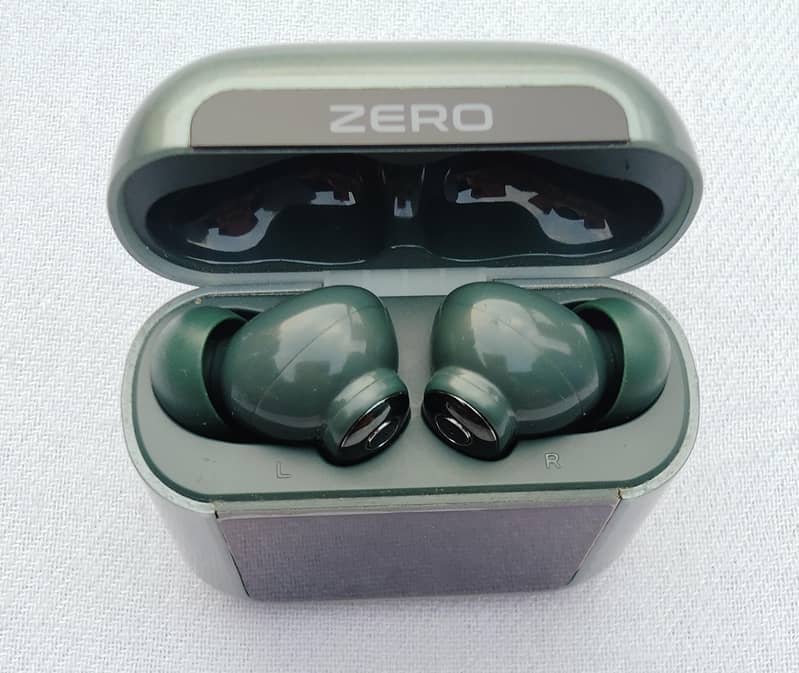 Zero Display Earbuds 3