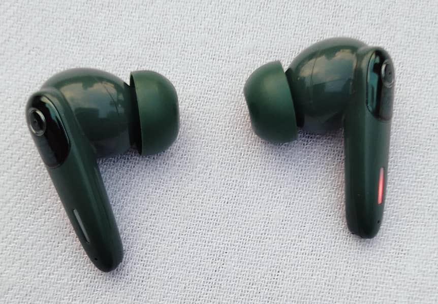 Zero Display Earbuds 4