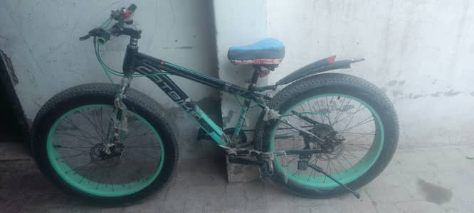 This bicycle is for teenage and adults with jumbo tyres also have gear