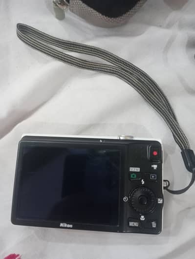 Nikon Coolpix S6200