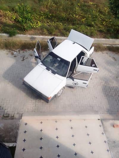 Nisaan sunny 1988 model all okay . . . ,petrol. . . . or . . . . LPG. . . start