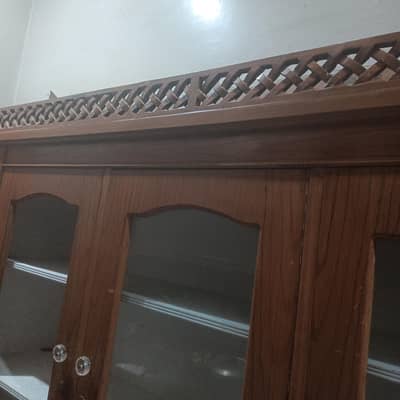 used hai jagha ki tangi ki waja se sell ker rehe hain