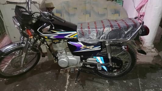 Honda 125 in Lush condition