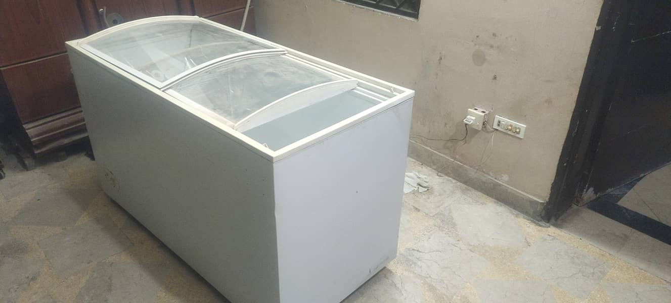 Waves deep freezer 0