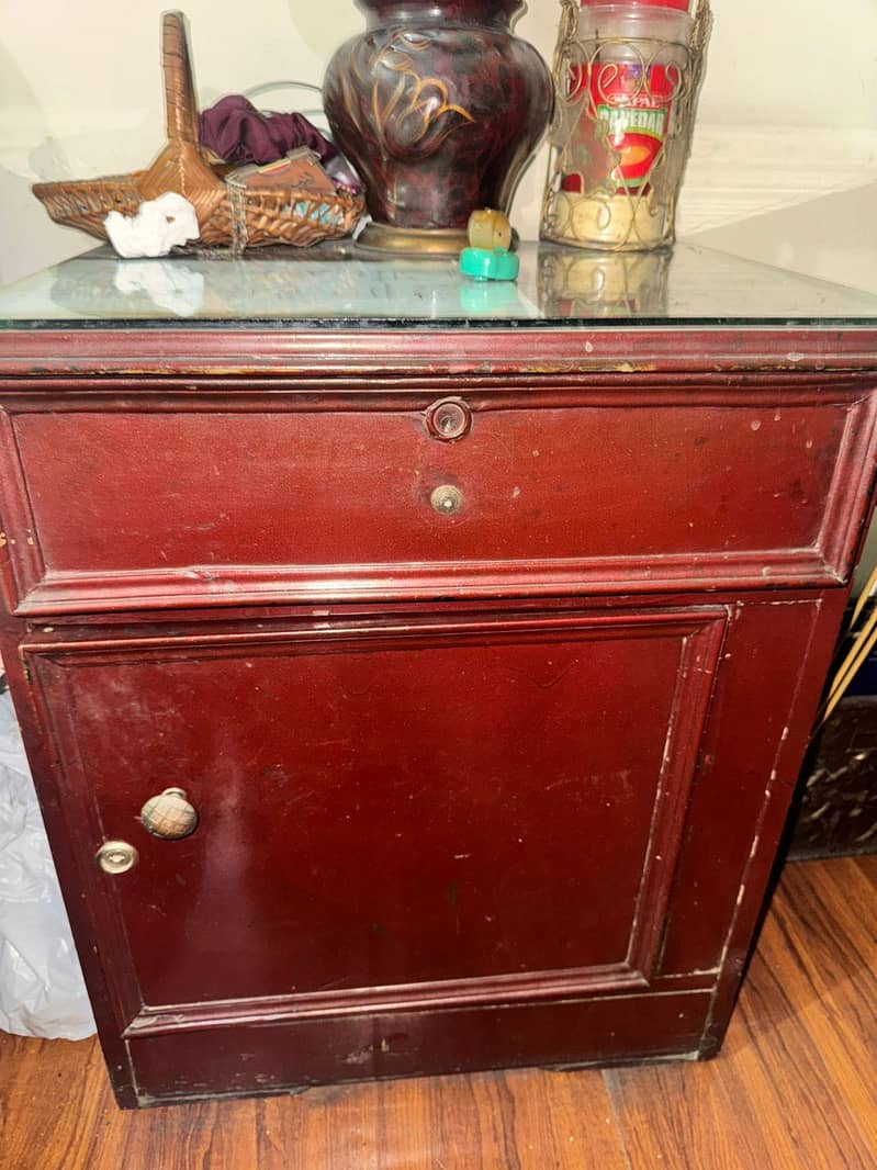 Bed ,dressing , side table 7