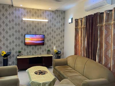 luxury 5 marla lower portion available for days weekly and monthly