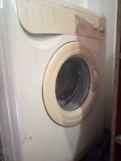 Indesit w43T
