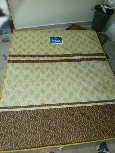 queen sized diamond supreme foam mattress in good condition