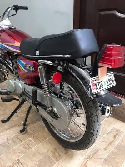 Honda Cg 125cc for sale urgent,,, condition 10bay10 Karachi no