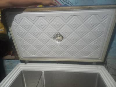 refrigerator Available p e p s i