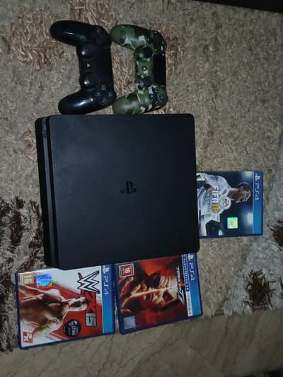ps4 slim 500GB. 2 controllers. 3 games