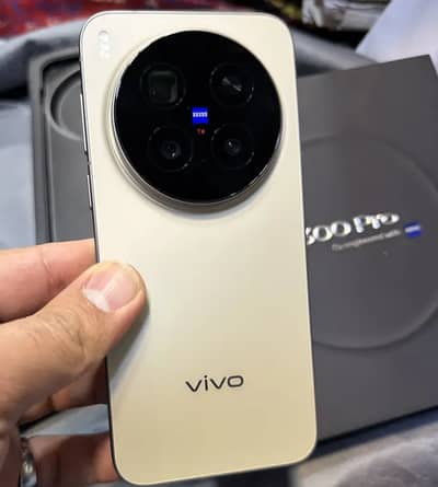 VIVO X300 PRO WITH VIP CARD ONLY 2 WEEK USED WITH GIFTS-DUNE BROWN