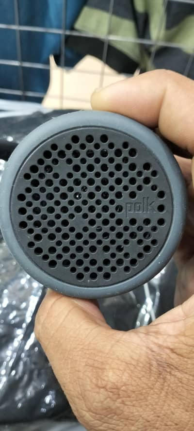 Polk boom Bluetooth speaker compact size good sound quality long batty