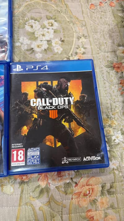 PS 4 CDs And PS 3 Call of Duty Back OPS III