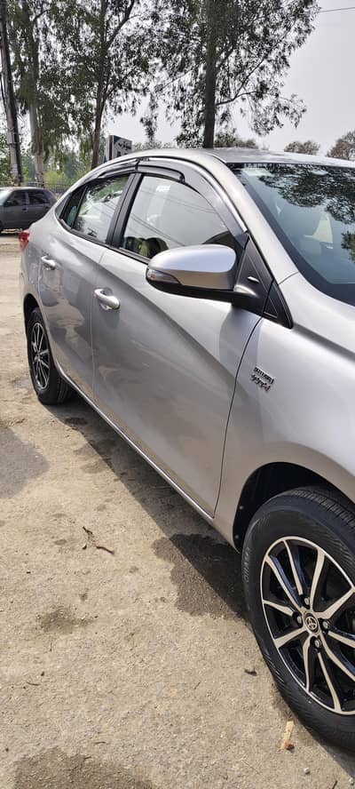 toyota yaris ativ 1.3 automatic