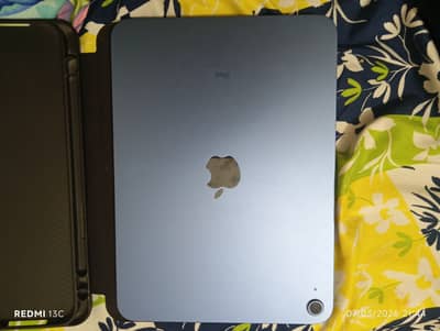 iPad 10th gen 64gb (don't call message on what's app for details)