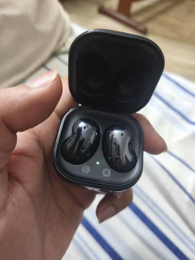 GALAXY buds LIVE
