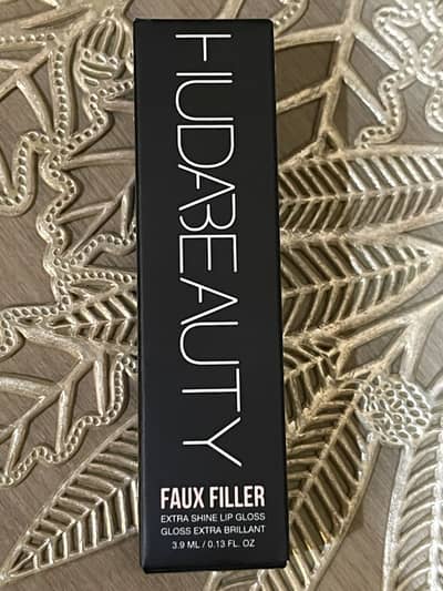 HUDA beauty faux filler extra shine lipgloss